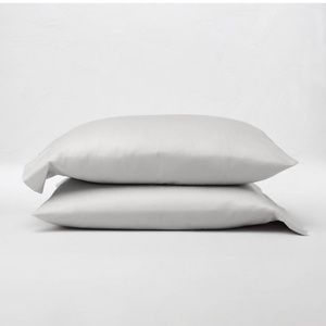 NWT Light Gray Temperature Regulating Solid Pillowcase King Set Casaluna